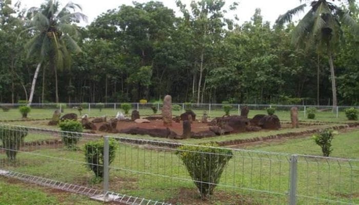 Sejarah Keratuan Pugung, Melinting dan Ratu Darah Putih