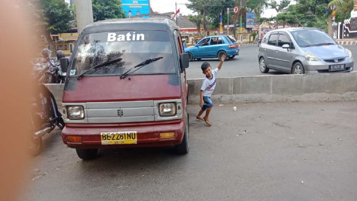 bernostalgia tahun 1990-an saat kejayaan Angkot Jurusan Metro-Pugung di Lampung yang masih tersisa