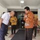 Wali Kota Bekasi, Rahmat Effendi, (Baju putih) saat diterima oleh Sekretaris Daerah Kabupaten Magetan. Kunjungan. Saat ini ia terjaring OTT KPK, - foto dok Wawai
