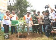 Pemdaprov Jabar Tanam 17.150 Pohon di Caringin Tilu