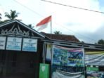 Bendera Merah Putih Usang dan Robek Berkibar di Kantor Pekon Kalimiring, Tanggamus