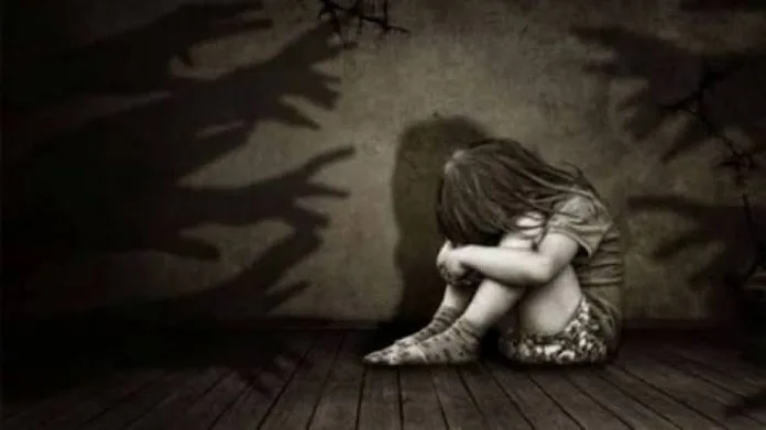 Biadab! Ayah Angkat di Tulang Bawang Siksa Bocah Perempuan hingga Leher Dirantai