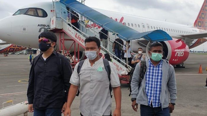 Muchsin Kamal alias Imam Muda, penjual airgun ke Zakiah Aini, tiba di Bandara Soekarno-Hatta. (dok. Istimewa)