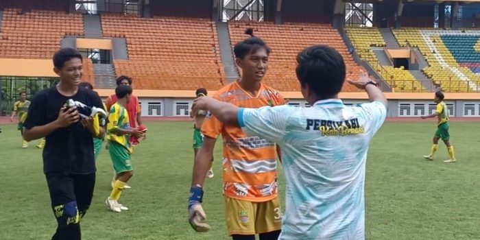 Persib Selangkah Lagi Juara, Wagub Jabar Ingatkan Bobotoh: “Rayakan Kemenangan, Jangan Stadion Jadi Arena Kembang Api”
