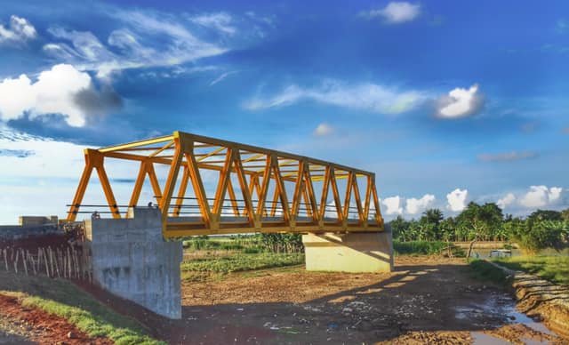 Lagi viral jembatan buntung di Kabupaten Bekasi, Mungkin ini jadi yang paling perdana buntung. Jembatan Belum jadi di Kp. Cabang Tugu Udang, Desa Pantai Mekar, Muara Gembong.