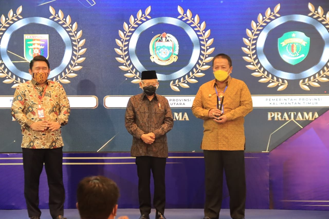 Lampung mendapat dua penghargaan KPPU Award 2021, yang diterima langsung oleh Gubernur Arinal, pada Selasa (14/12/2021)- foto ist