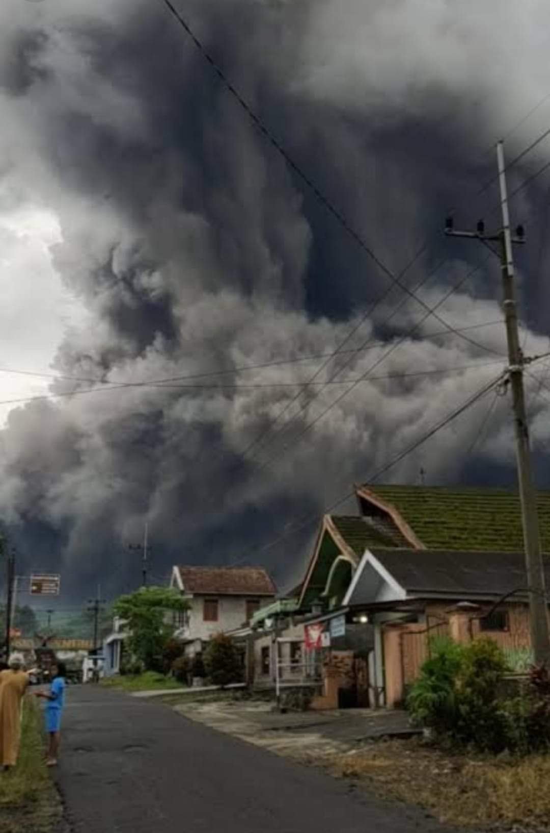 suasana erupsi di Gunung Semeru, Sabtu 4 Desember 2021