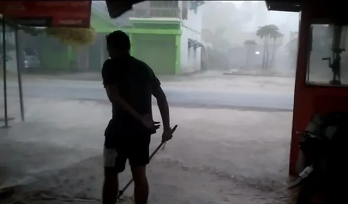 Lampung Siap Diguyur Drama Langit! Kamis 26 Februari 2026: Siang Panas, Sore Baper, Malam Petir Nyamber