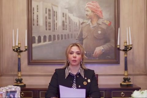 Raghad, Putri Saddam Hussein, Saat pidato memperingati 15 tahun kematian ayahnya. Foto/Tangkapan layar/Twitter