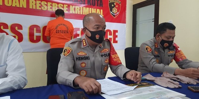 Kapolrestro Bekasi Kota Kombes Pol. Hengki, saat memberi keterangan pers terkait pengungkapan penipuan modus TKK di Pemkot Bekasi, Sabtu (8/1/2022) - foto Rommo