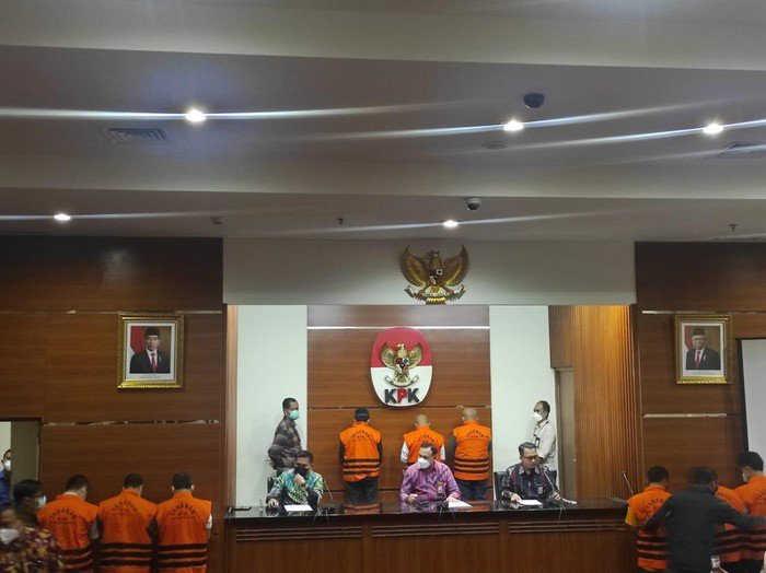Suasana konfrensi pers di gedung KPK dalam penetapan Wali Kota Bekasi Rahmat Effendi Kamis (6/1/2022)- foto rommo