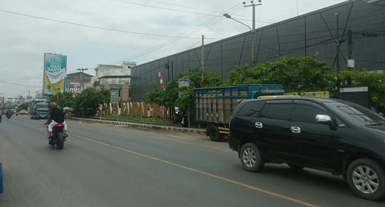 Suasana di Plaza Bandar Jaya, Lampung Tengah terlihat lengang dihari pertama tahun 2022. Sabtu (1/1/22)- foto Sumantri