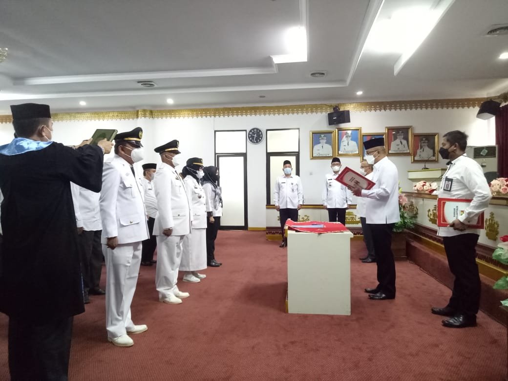 Sekretaris Daerah Kabupaten Tanggamus Hamid Heriansyah Lubis, melantik Camat serta sejumlah Pejabat Administrator dan Pejabat Fungsional di lingkungan Pemkab setempat, Rabu (5/1/2021)- foto ist