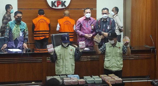 OTT Wali Kota Bekasi, KPK mengamankan barang bukti dengan nilai fantastis mencapai Rp5,7 miliar, Kamis (6/1/2022)- foto Rommo