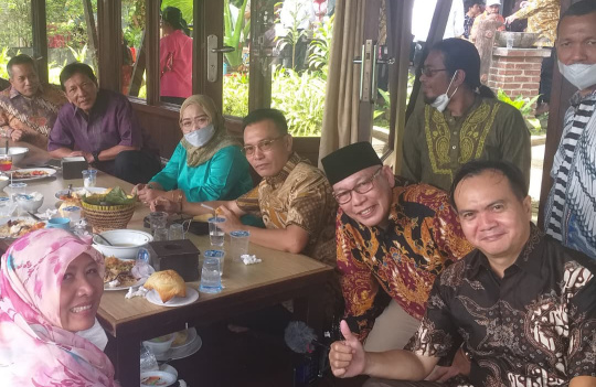 Minggu siang tanggal 9 Januari 2022, para tokoh dan pemimpin pergerakan nasional berkumpul di Bantargebang, Kota Bekasi, Jawa Barat.