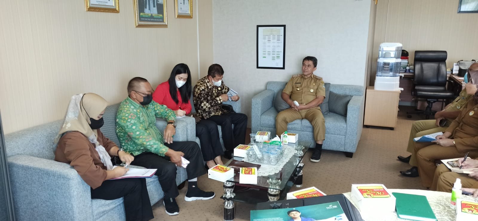 Komisi III DRPD Bangka Barat belajar pengembangan pariwisata ke Kota Bekasi, mereka diterima langsung Disparbud, Senin (10/1/2022)- foto Rommo