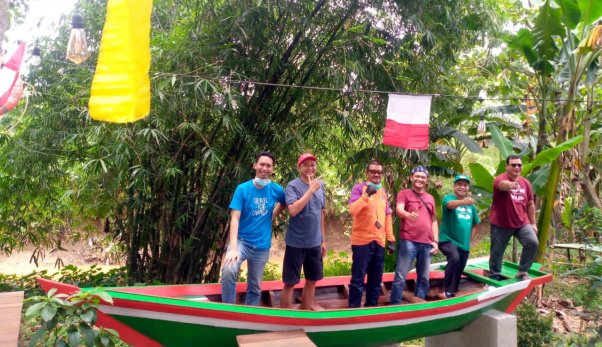 Pertemuan antara Kelompok Sadar Wisata (Pokdarwis) Jatusumbi, Kota Bekasi, dengan pengelola kawasan wisata 'Dermaga 6', berlokasi di RW 36, perumahan Vila Nusa Indah (VNI) 3, Desa Bojongkulur, Kecamatan Gunung Putri, Kabupaten Bogor, Minggu (9/01/2022)