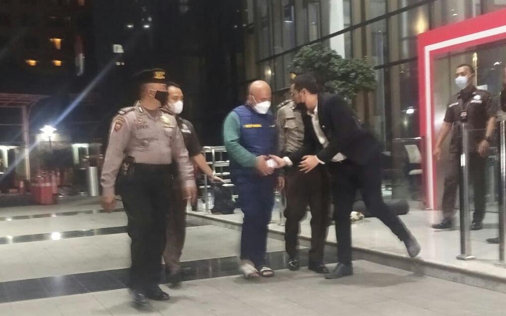 Wali Kota Bekasi Rahmat Effendi terjaring OTT, foto saat Bang Pepen sapaan akrabnya tiba di Gedung KPK Jakarta, untuk menjalani pemeriksaan lebih lanjut, Rabu (5/1/2022) - foto Rommo Kosasih