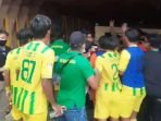 Pemain Persikasi Dipukul Oknum Polisi Saat Bertanding Lawan Karo United