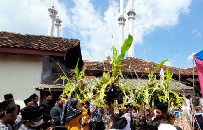 Pelaksanaan proses Kembar Mayang, dalam pernikahan adat Jawa yang terus dilestarikan di Lampung, Sabtu (26/2/2022)- foto Bang Jali