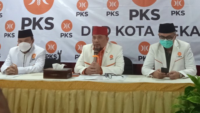 DPD PKS Kota Bekasi menggelar konfrensi pers menanggapi dinamika politik di DPRD Kota Bekasi setelah adanya pengajuan pergantian pimpinan dewan, Kamis (3/3/2022) foto Rommo