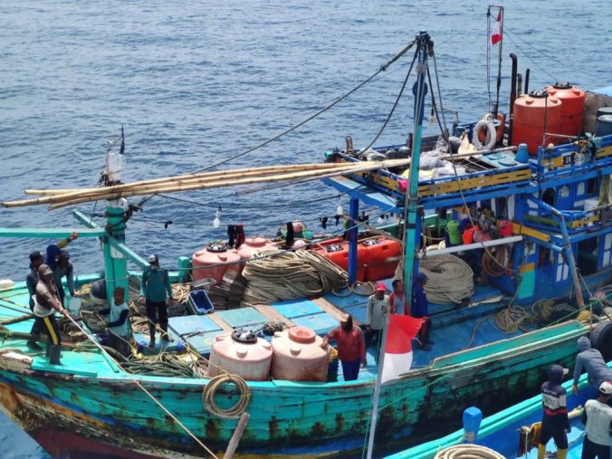 Kapal ilegal fishing saat diamankan KKP dalam operasi pengawasan yang rutin dilaksanakan di enam WPP, Minggu (27/3/2022) - foto ist