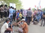 Ratusan Warga Karangsari Kembali Aksi Desak Bupati Pecat Kakon Selingkuh