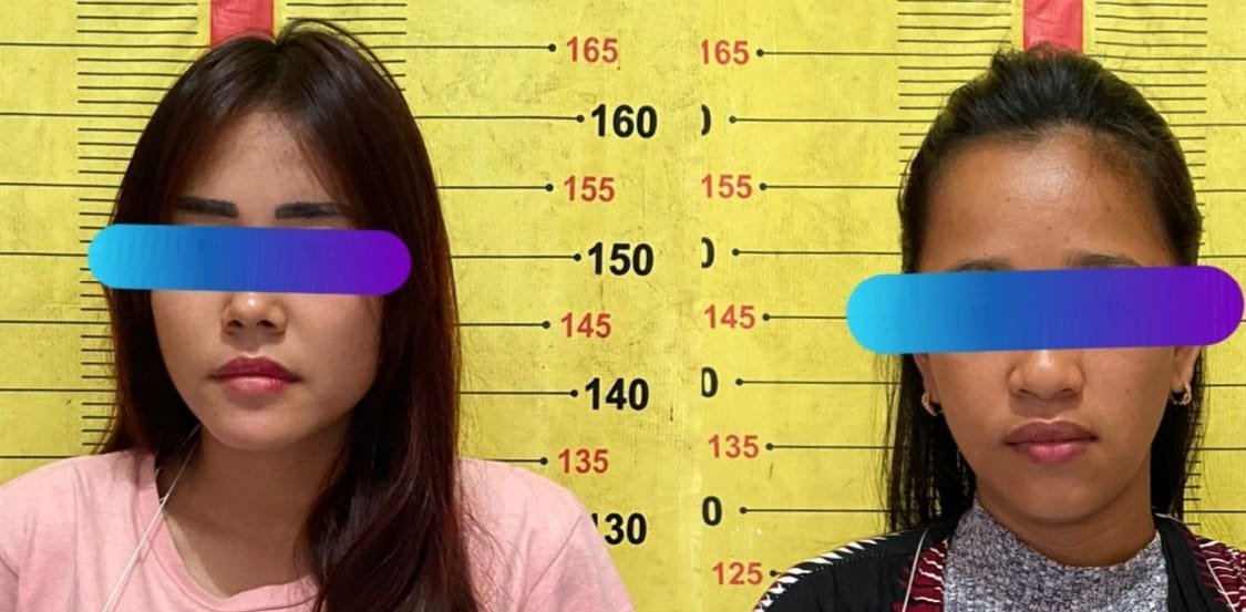 Dua orang perempuan yang turut ditangkap bersama dua orang pria lainnya, Jum"at (18/3/22), Foto- Nanang