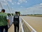 Gubernur Jawa Barat Ridwan Kamil, meresmikan penataan tahap awal Kalimalang, Bekasi, Rabu (20/4/2022)