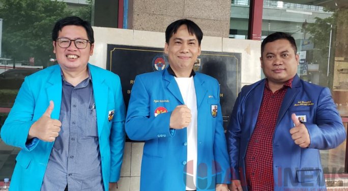 Kanan: Ketum Dr. Ilyas Indra, Waketum Agus Effendi (tengah) kanan Ali Hanafia Sekjen