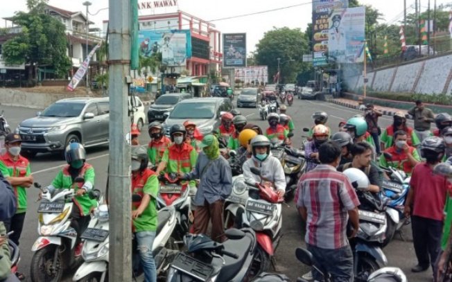TKS DLH Kota Bandar Lampung, gelar aksi di hari pertama HUT APEKSI ke-22 di Kota Bandar Lampung, Jumat (27/5/2022)