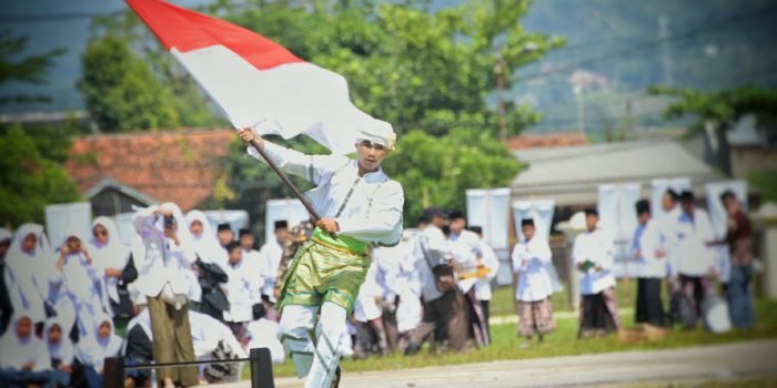 Wamenag Pastikan Semua Santri Dapat MBG: “Tidak Ada Santri yang Ketinggalan Makan, Titik.”