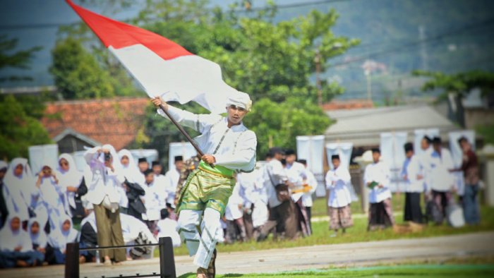 Wakil Gubernur Jawa Barat Uu Ruzhanul Ulum menjadi Inspektur Upacara Peringatan Hari Santri Tahun 2022 bersama PWNU Provinsi Jawa Barat di Lapangan Kantor Pusat Pemerintahan Kabupaten Sumedang, Sabtu (22/10/2022).