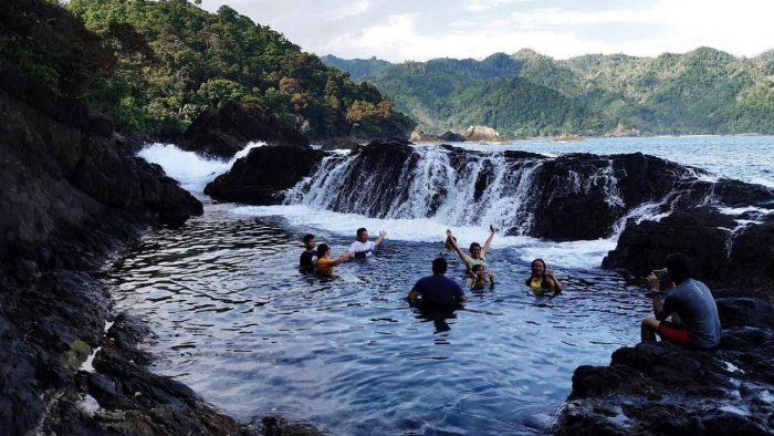 Salah satu tempat wisata laguna gayau di Pekon Teluk Kiluan, Kelumbayan, Tanggamus, Lampung (foto_net)