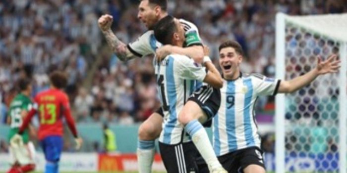 Lionel Messi mencetak satu gol dan satu assist dalam laga lawan Meksiko. (REUTERS/MATTHEW CHILDS)