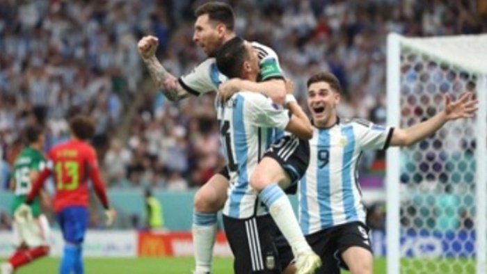 Lionel Messi mencetak satu gol dan satu assist dalam laga lawan Meksiko. (REUTERS/MATTHEW CHILDS)