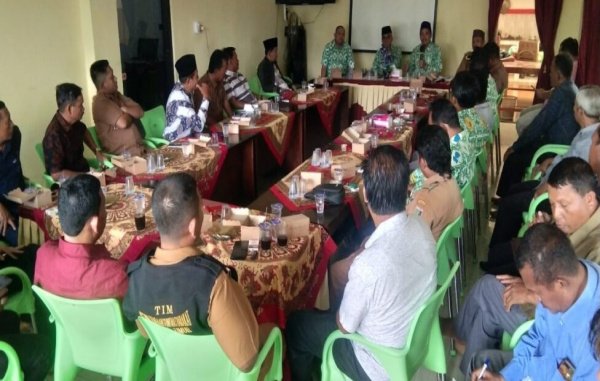 Puluhan Kades di Lampung Timur berkumpul mereka mendesak Bupati Dawam segera memastikan penetapan pelaksanaan Pilkades serentak 2023 , Selasa (31/1/2023)
