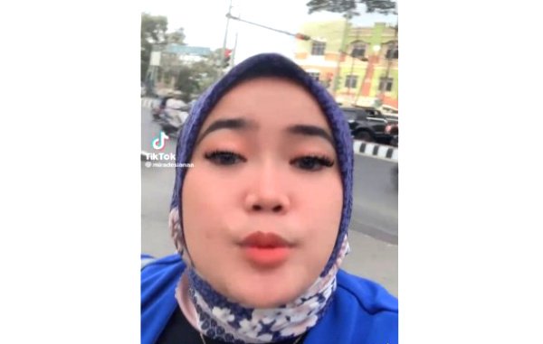 @desianaa ke bandar lampung untuk melihat orang nonton lampu merah, karena di pesawaran dikatakan tidak ada lampu merah