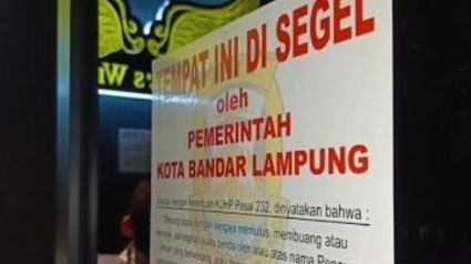 Pemkot Bandar Lampung segel Kafe dan Resto Angel's Wing yang menyalahi perizinan, Sabtu 4 Februari 2023 malam