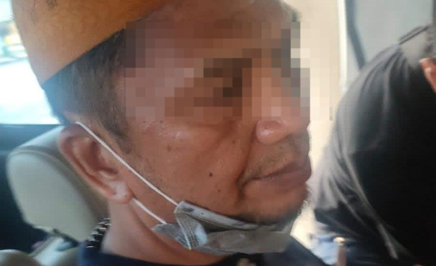 Tersangka pelaku pencabulan di Sekampung udik, Lampung Timur akhirnya ditangkap polisi di Bus tujuan ke Sumatera Barat, pada Kamis (9/2/2023) - foto ist