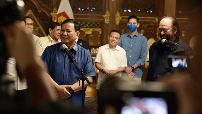 Terlihat keakraban antara dua tokoh politik Indonesia di rumah tinggal Ketua Umum Partai Gerindra Prabowo Subianto, pada Minggu (5/3/2023).