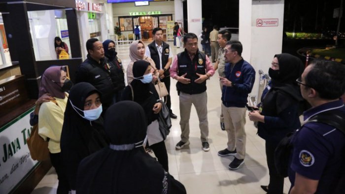 Penjemputan dan pendampingan 5 Pekerja Migran Indonesia (PMI) unprosedural di Bandara Radin Inten II Lampung. Dok/Polda Lampung.