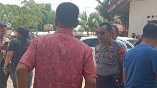 Perwakilan warga Trimulyo Lamtim saat dihadang Polisi ketika diperjalanan akan menemui Presiden Jokowi