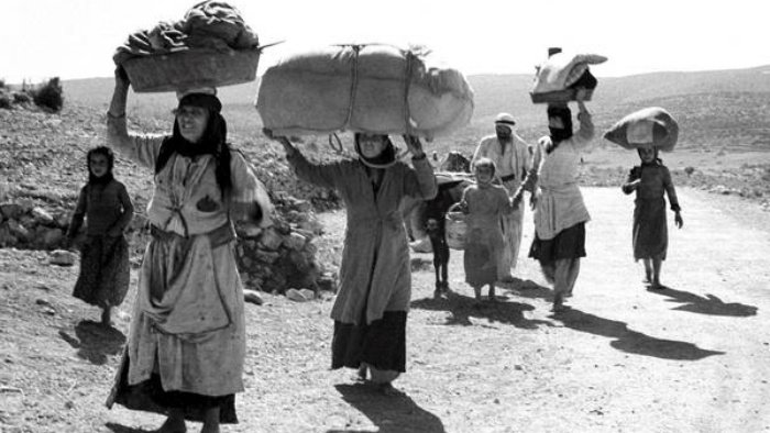 ANSA : Menggambar peristiwa Warga Palestina yang terpaksa melarikan diri hanya dengan harta benda yang dapat mereka bawa saat mereka berjalan menuju Lebanon dari desa-desa di Galilea selama Perang Arab-Israel 1948, peristiwa ini juga disebut dengan Nakba (Malapetaka).
