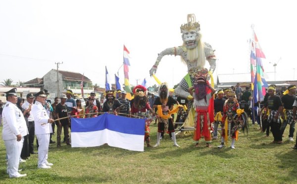 Bupati Lampung Timur M. Dawam Rahardjo menghadiri peringatan Hari Ulang Tahun Ke-57 Desa Srigading, Kecamatan Labuhan Maringgai pada Kamis 27 April 2023.
