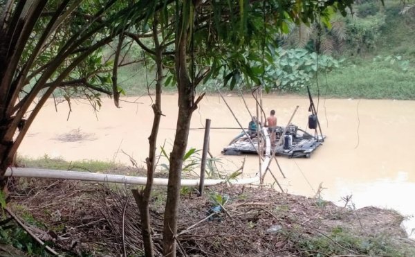 Aktivitas Tambang Pasir Liar di DAS Way Bekarang, Desa Tanjungwangi, Waway Karya Lampung Timur, masih berlangsung, Senin (12/6/2023) - foto Rojali