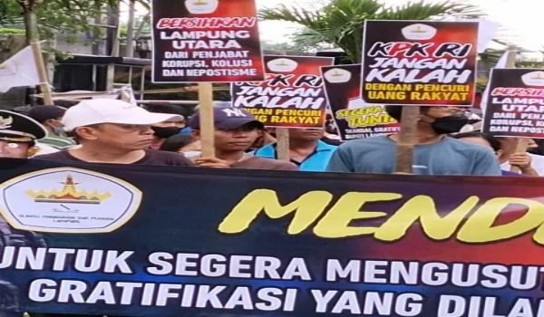 Jelang Hari Jadi Lampung Utara ke-57 Ratusan Massa Geruduk KPK, Ini 3 Tuntutannya