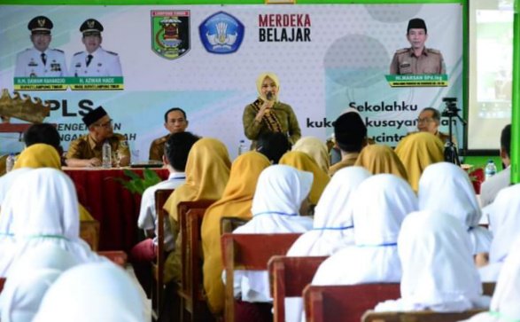 MPLS Tingkat SMP Se-Kabupaten Lampung Timur TP 2022/2023 di SMP Negeri 1 Way Jepara, dihadiri langsung oleh Bunda Literasi Kabupaten Lampung Timur Yus Bariah Dawam Rahardjo, Senin (10/07/2023)