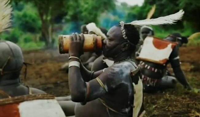 Perut buncit sebagai simbol ketampanan suku Bodi Ethiopia Selatan. FOTO TANGKAPAN LAYAR