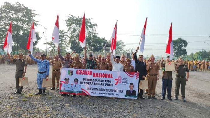 Bupati Lampung Timur Pimpin Gerakan Nasional Pembagian 10 Juta Bendera Merah Putih